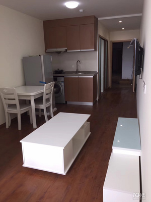 臨平歡樂城公寓 拎包入住，月租2200元，都市生活的理想選擇